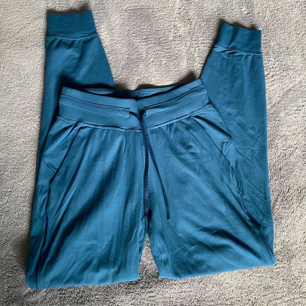 Size 4 Ready to Rulu Joggers EUC